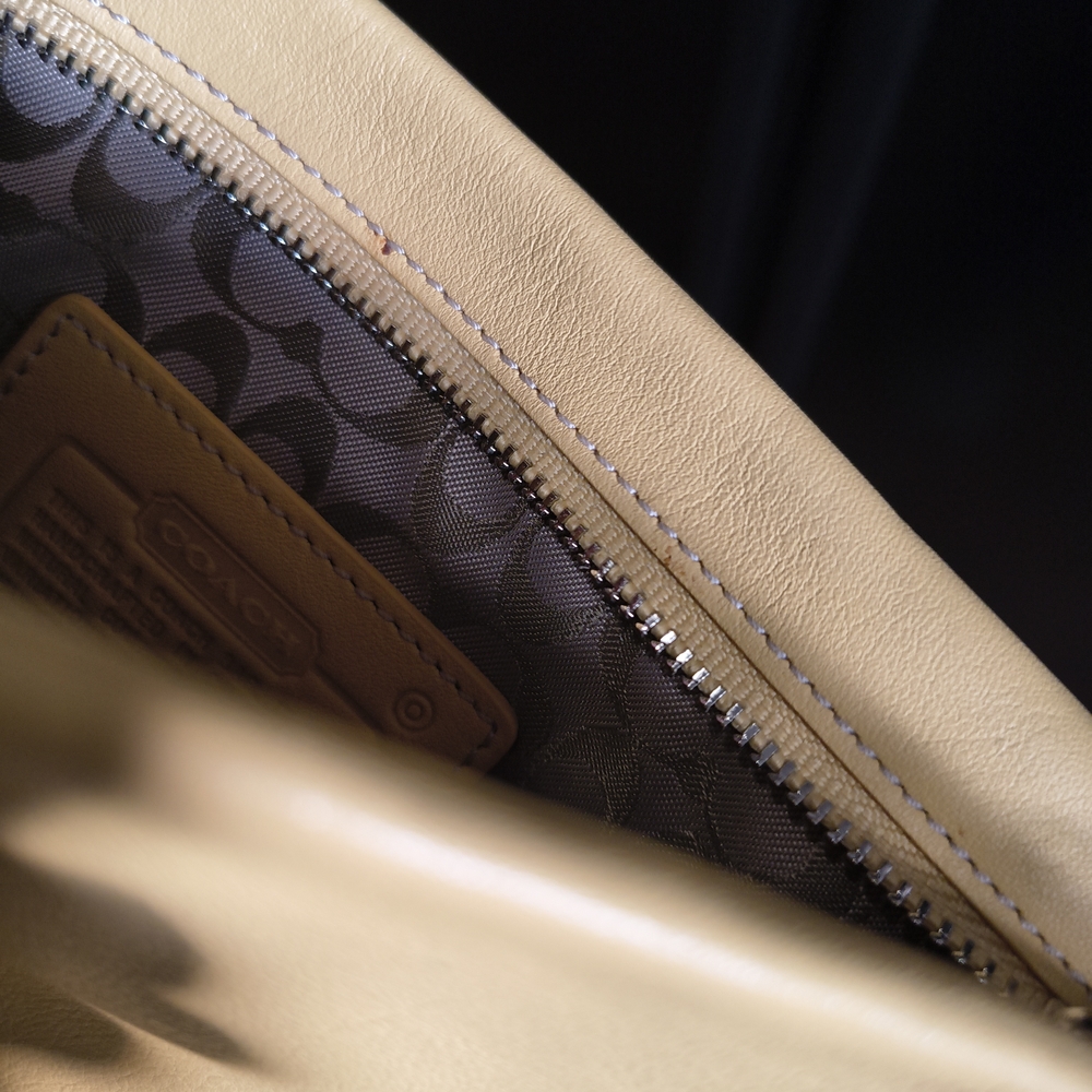 Coach Cream Shoulder Hand Bag - Picture 10 of 17